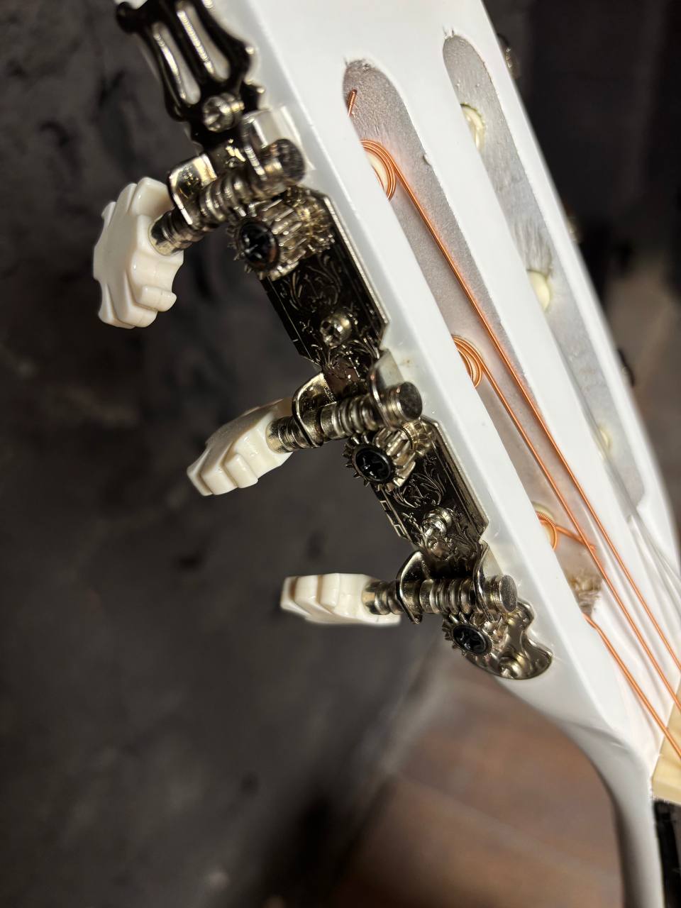 Белая Классическая Гитара для Начала Обучения - изображение 9