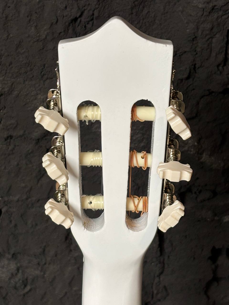 Белая Классическая Гитара для Начала Обучения - изображение 10