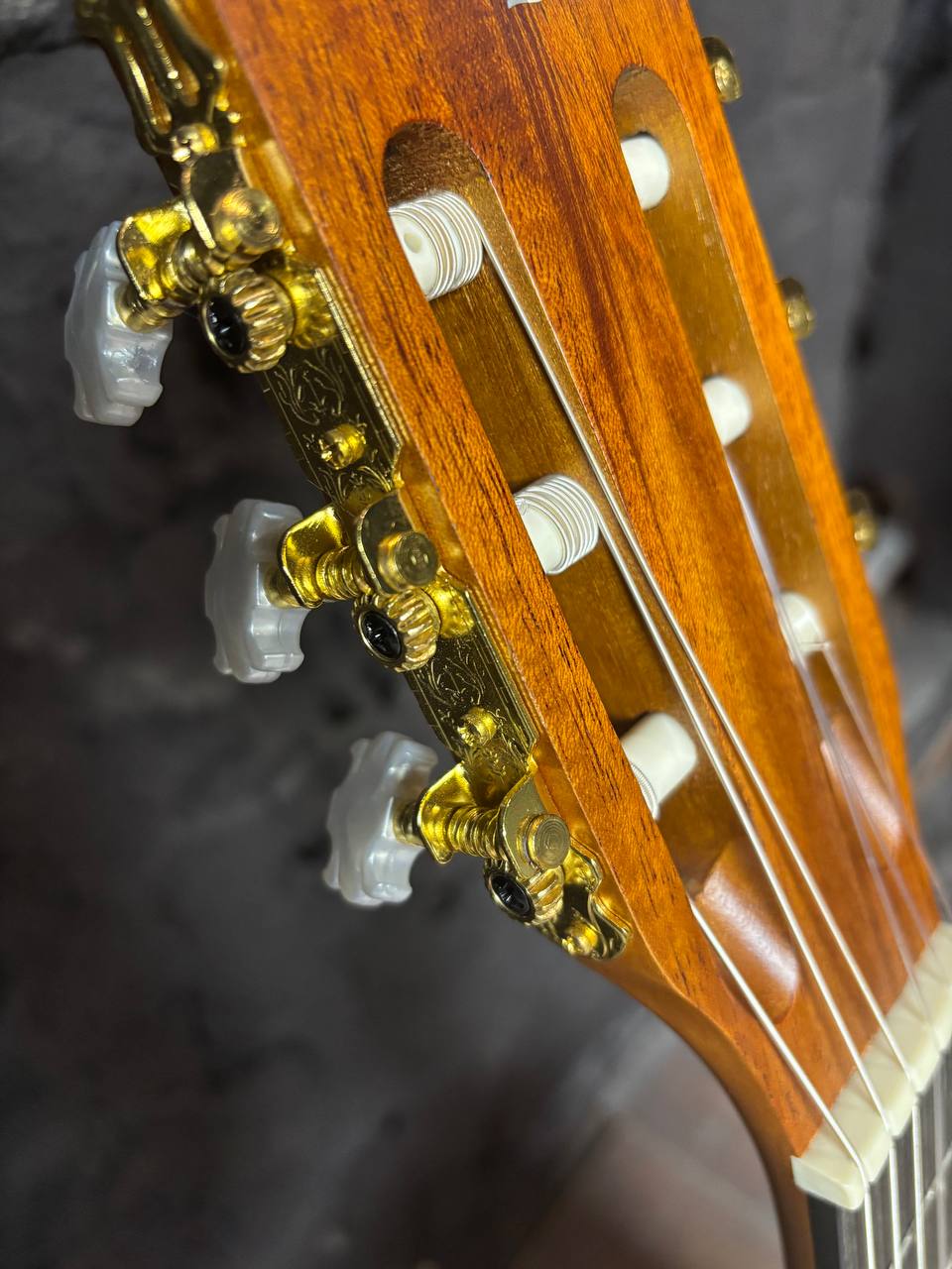 Классическая Гитара из Красного Дерева - изображение 9