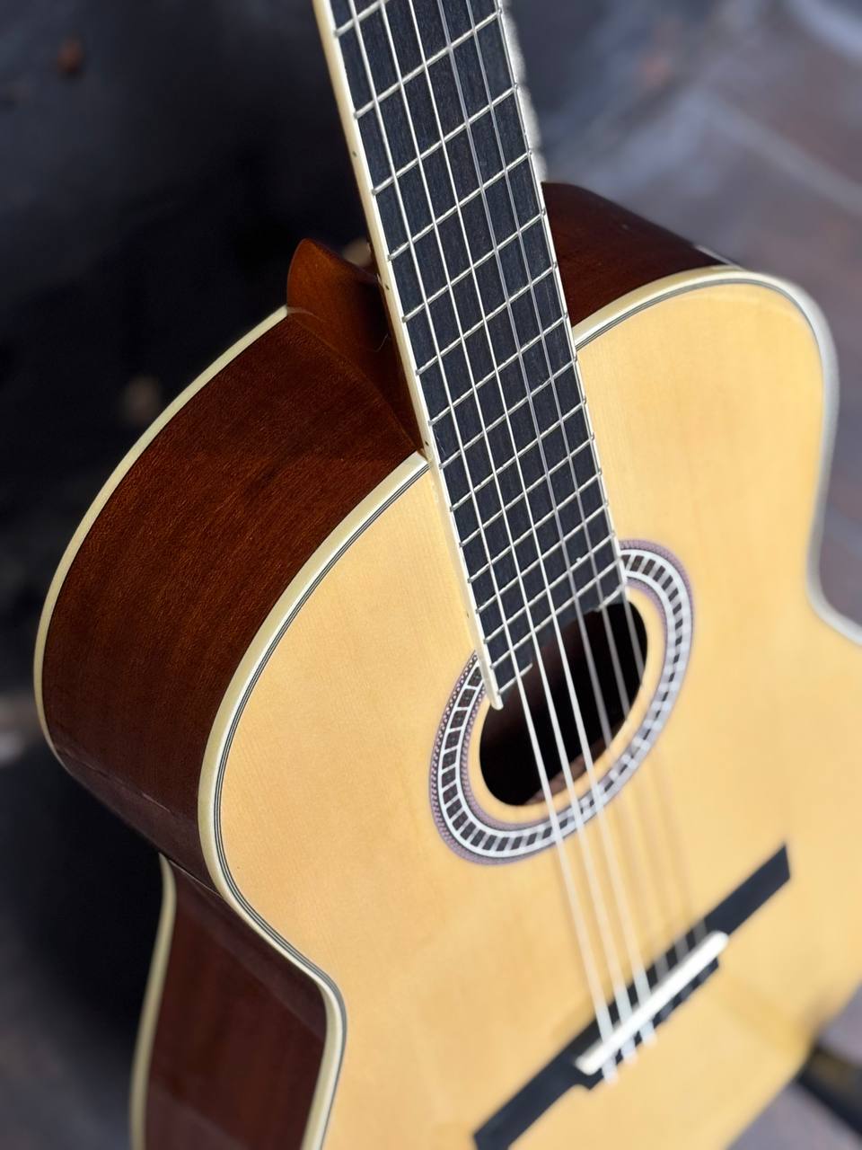 Классическая Гитара из Ели  - изображение 5