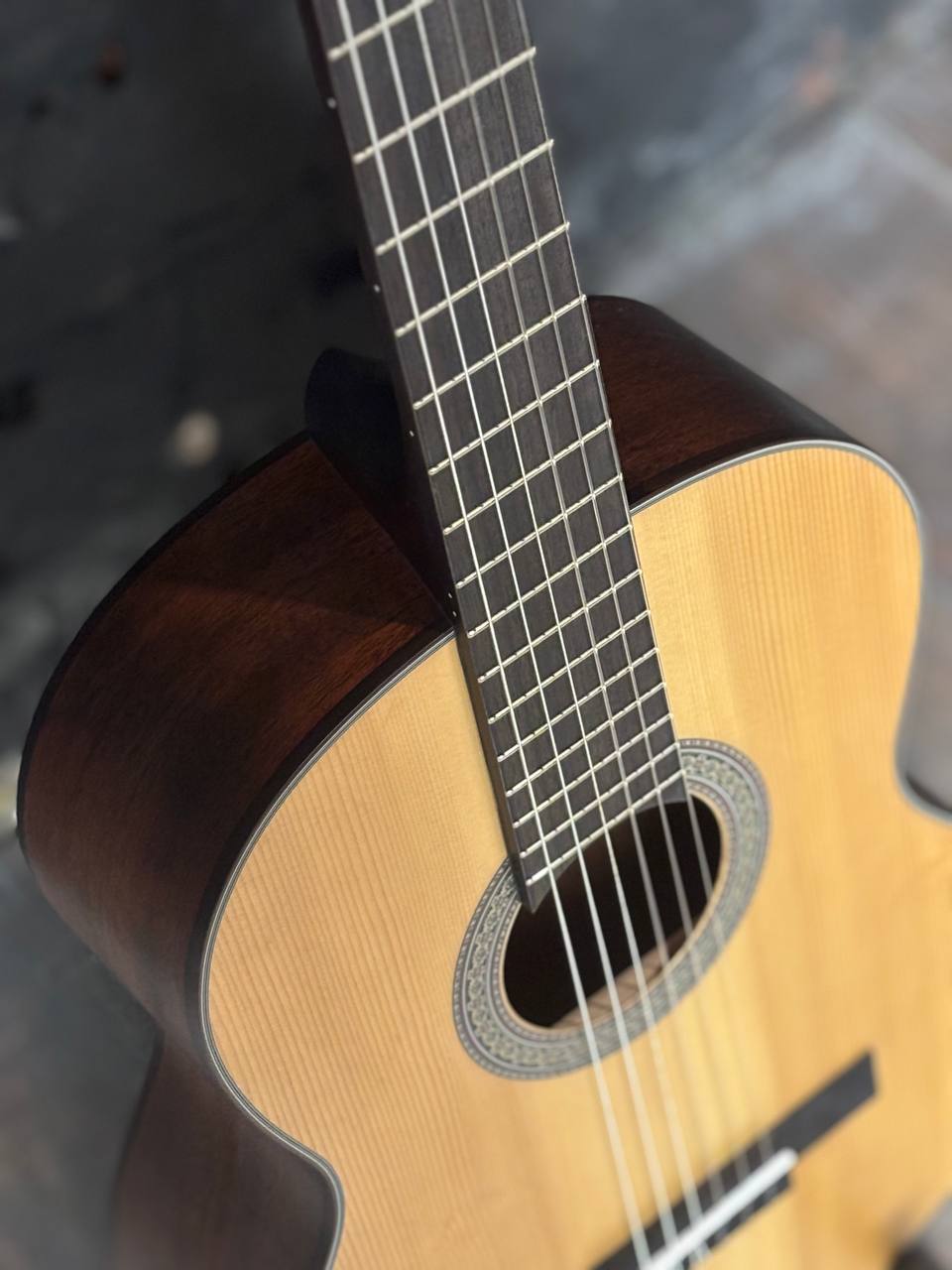 Классическая Гитара из Массива Ели - изображение 5