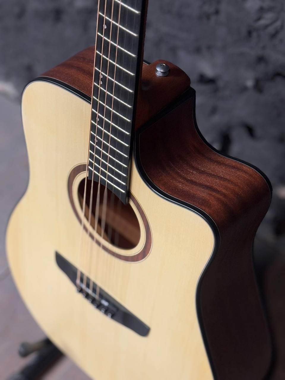 Акустическая гитара Дредноут из Ели с Чехлом - изображение 5