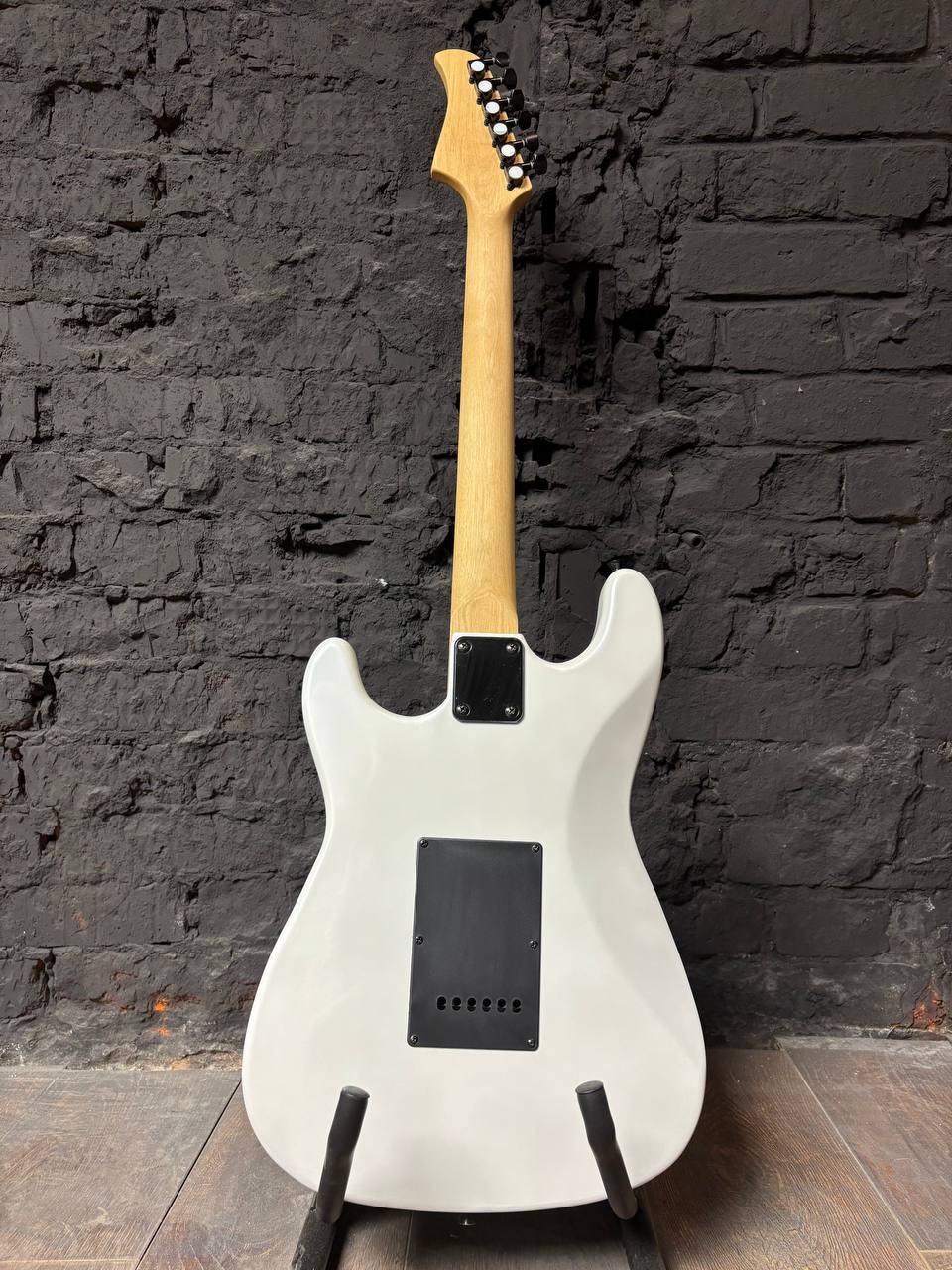 Белая Гитара под Fender - изображение 2