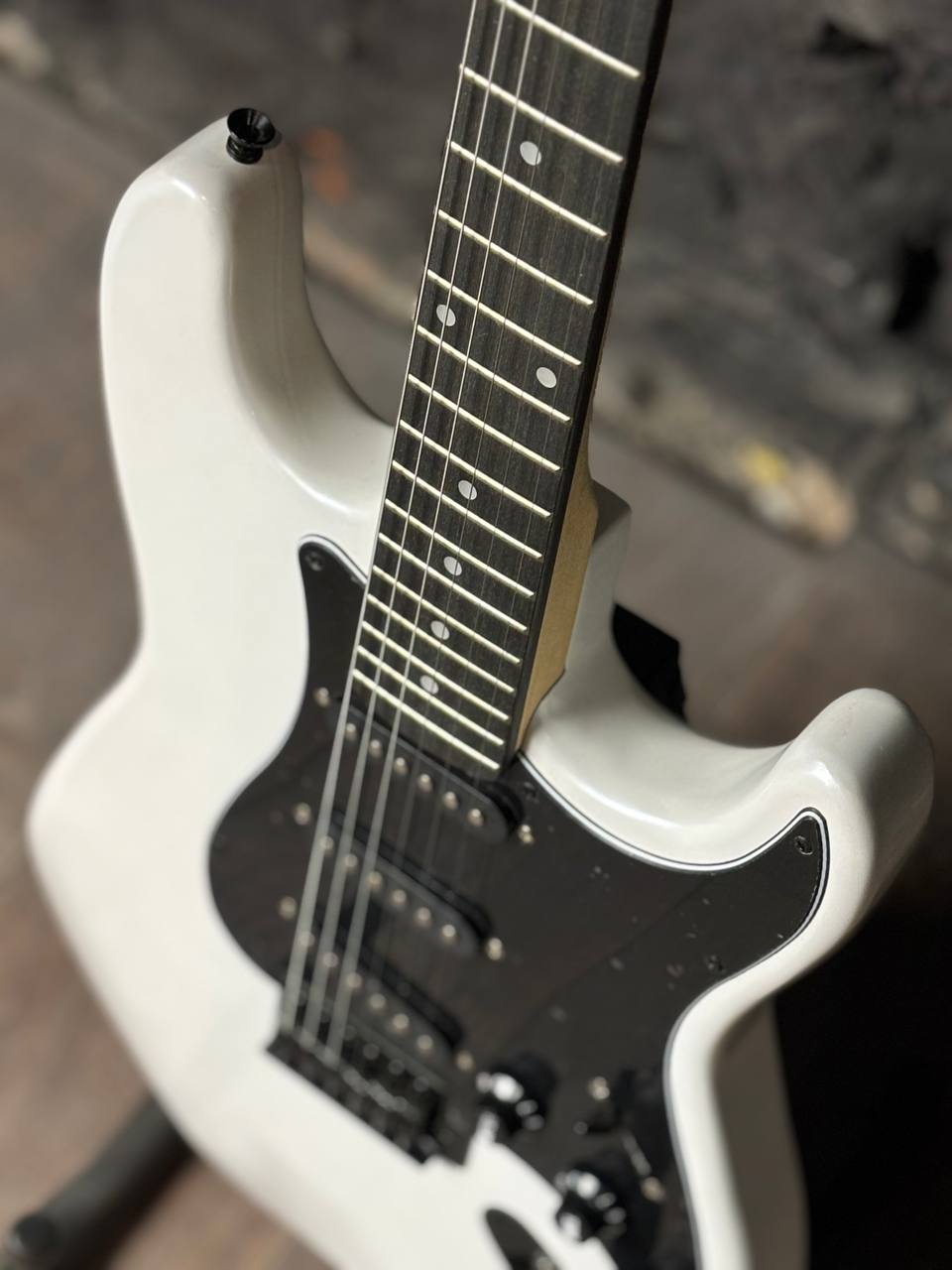 Белая Гитара под Fender - изображение 5