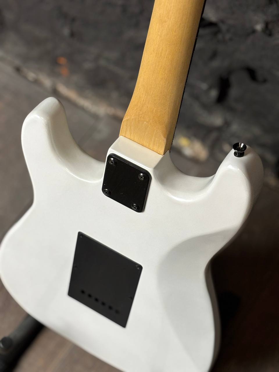 Белая Гитара под Fender - изображение 6