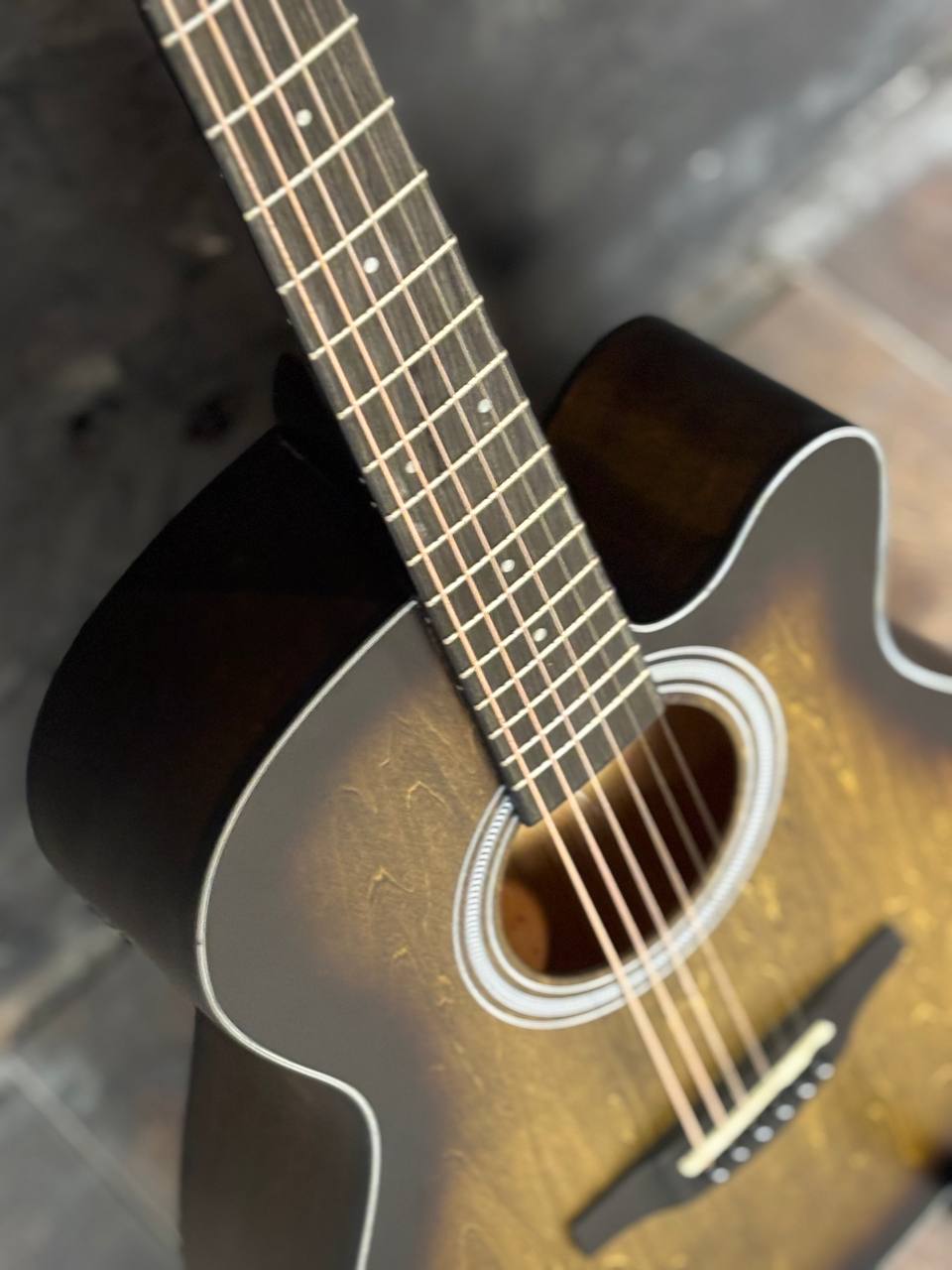 Акустическая Гитара из Тропического Дерева - изображение 5